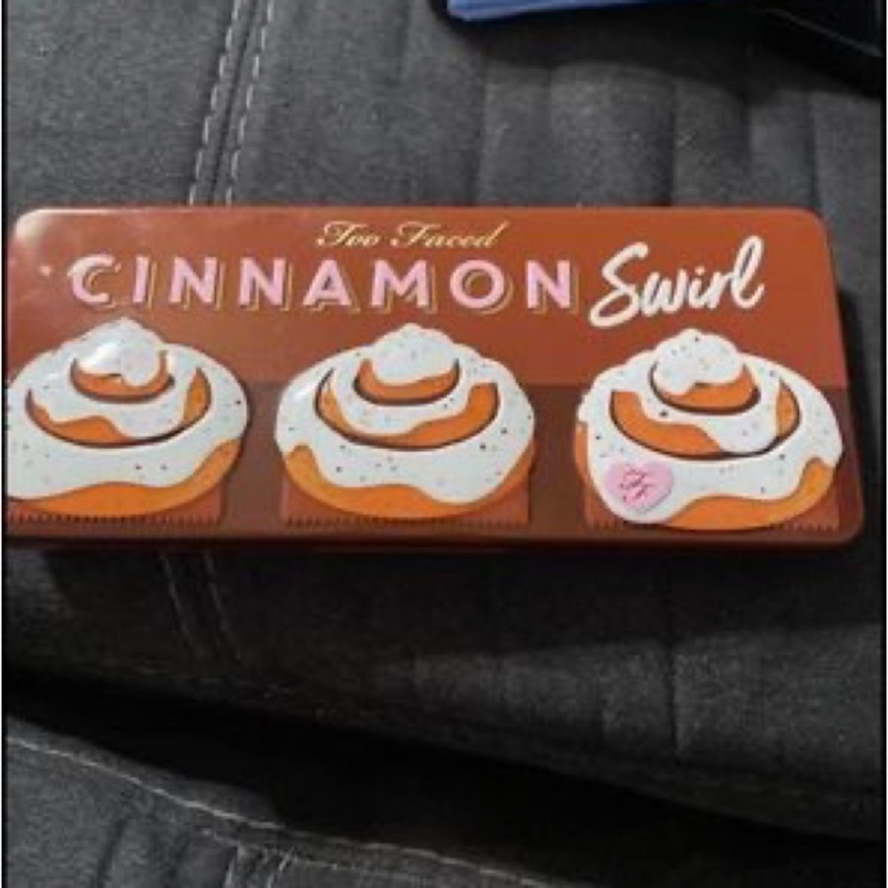 5 Too Faced Palettes : Cinnamon Swirl, 3 small Christmas palettes, Too Femme